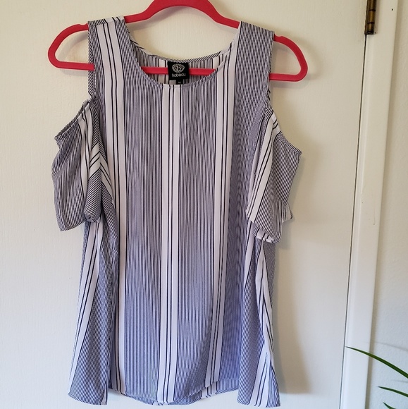 Bobeau  navy and white vertical stripe top. - Picture 2 of 6